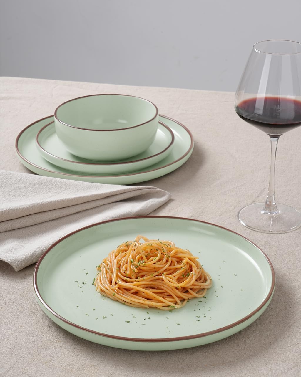 Famiware Mercury Plates and Bowls Sets, 18 Pieces Stoneware Dinnerware Sets, Dishes Set for 6, Microwave and Dishwasher Safe, Light Green