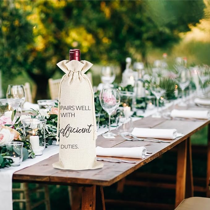 YAANUNULU Wedding Gifts for Officiant, Wedding Officiant Wine Bag for Wedding Day, Best Officiant Ever, Pairs Well With Wedding Officiant, Drawstring Burlap Wine Bag, 1 Wine Bag with 1 Thankful Card