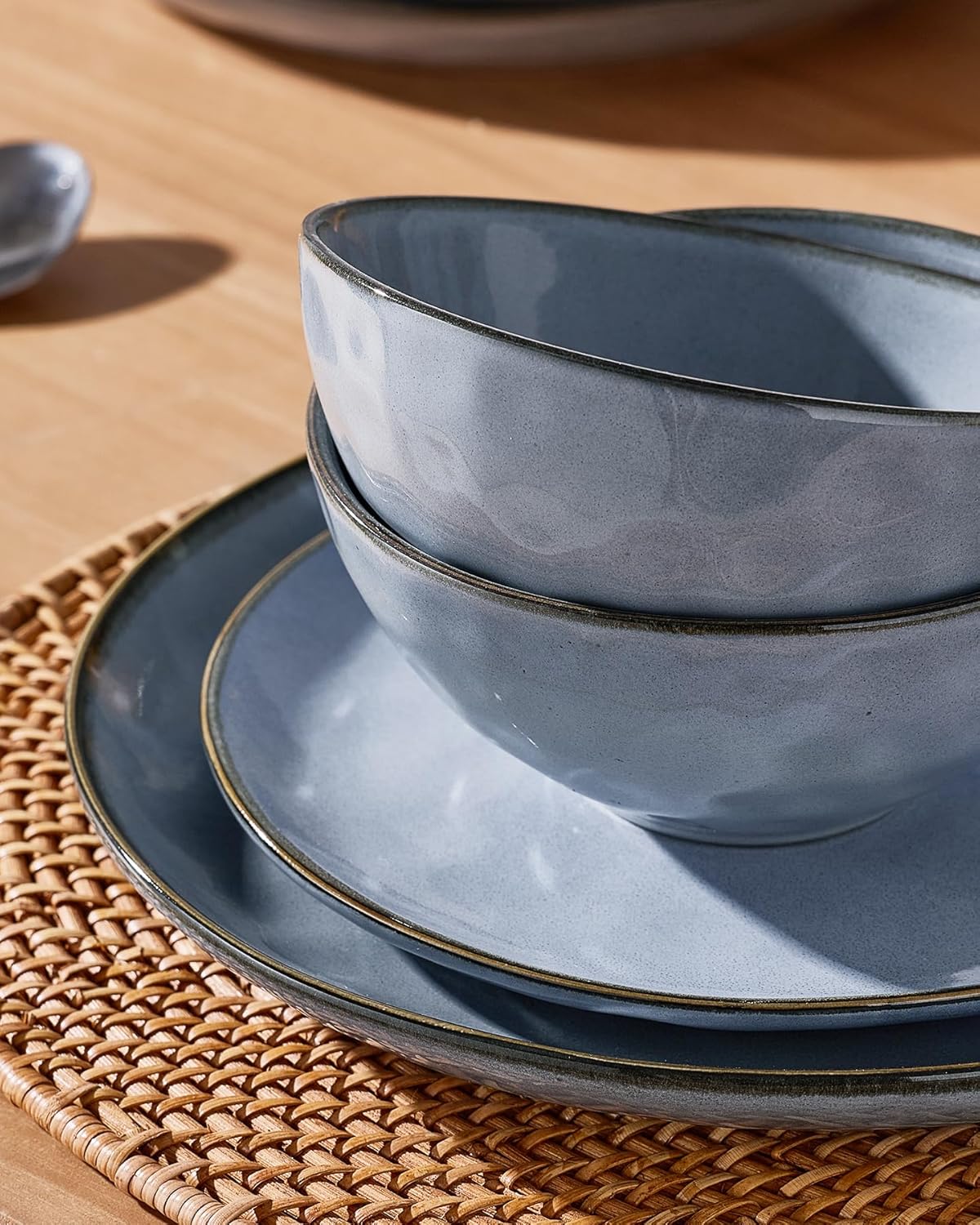 Famiware Dinnerware Sets for 8, Ocean Round 24-Piece Kitchen Plates and Bowls Sets, Reactive Glaze, Microwave and Dishwasher Safe, Scratch Resistant, Blue